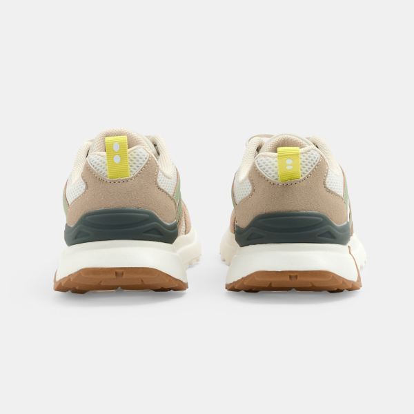 حذاء رياضي مُخصص للجري وباللون الأخضر للفتيان